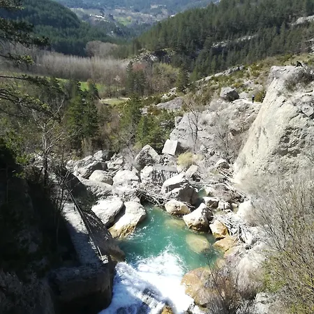 Terre De Crussol - 3 Etoiles En Ardeche, Avec Piscine Et Clim, 2-4 Personnes *