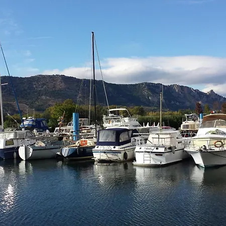 Apartment Terre De Crussol - 3 Etoiles En Ardeche, Avec Piscine Et Clim, 2-4 Personnes Saint-Peray