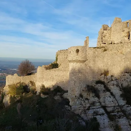 Apartment Terre De Crussol - 3 Etoiles En Ardeche, Avec Piscine Et Clim, 2-4 Personnes