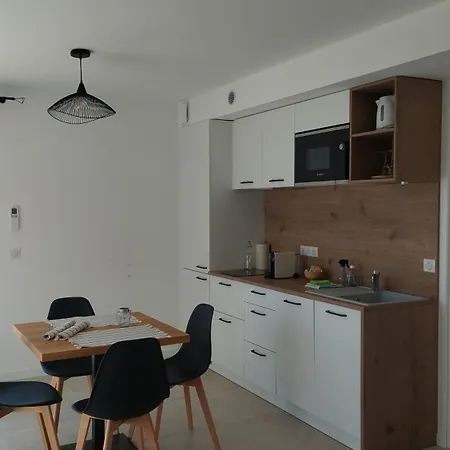 Apartment Terre De Crussol - 3 Etoiles En Ardeche, Avec Piscine Et Clim, 2-4 Personnes