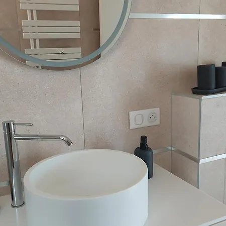 Terre De Crussol - 3 Etoiles En Ardeche, Avec Piscine Et Clim, 2-4 Personnes Apartment *